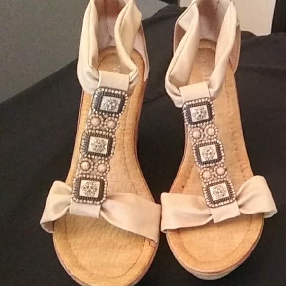 Tan wedges - Picture 1 of 5